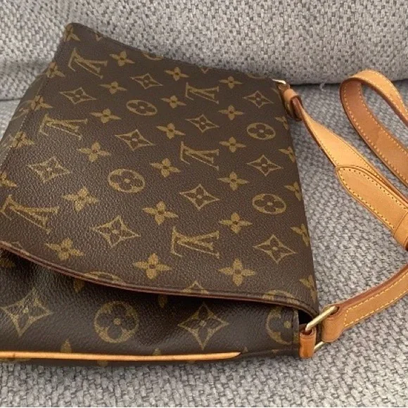 Louis Vuitton Classic Monogram Crossbody Bag - Picture 3 of 10